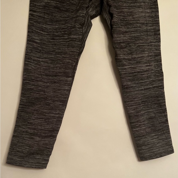 Under Armour (S) knit compression capri black/white/grey leggings - Picture 4 of 4